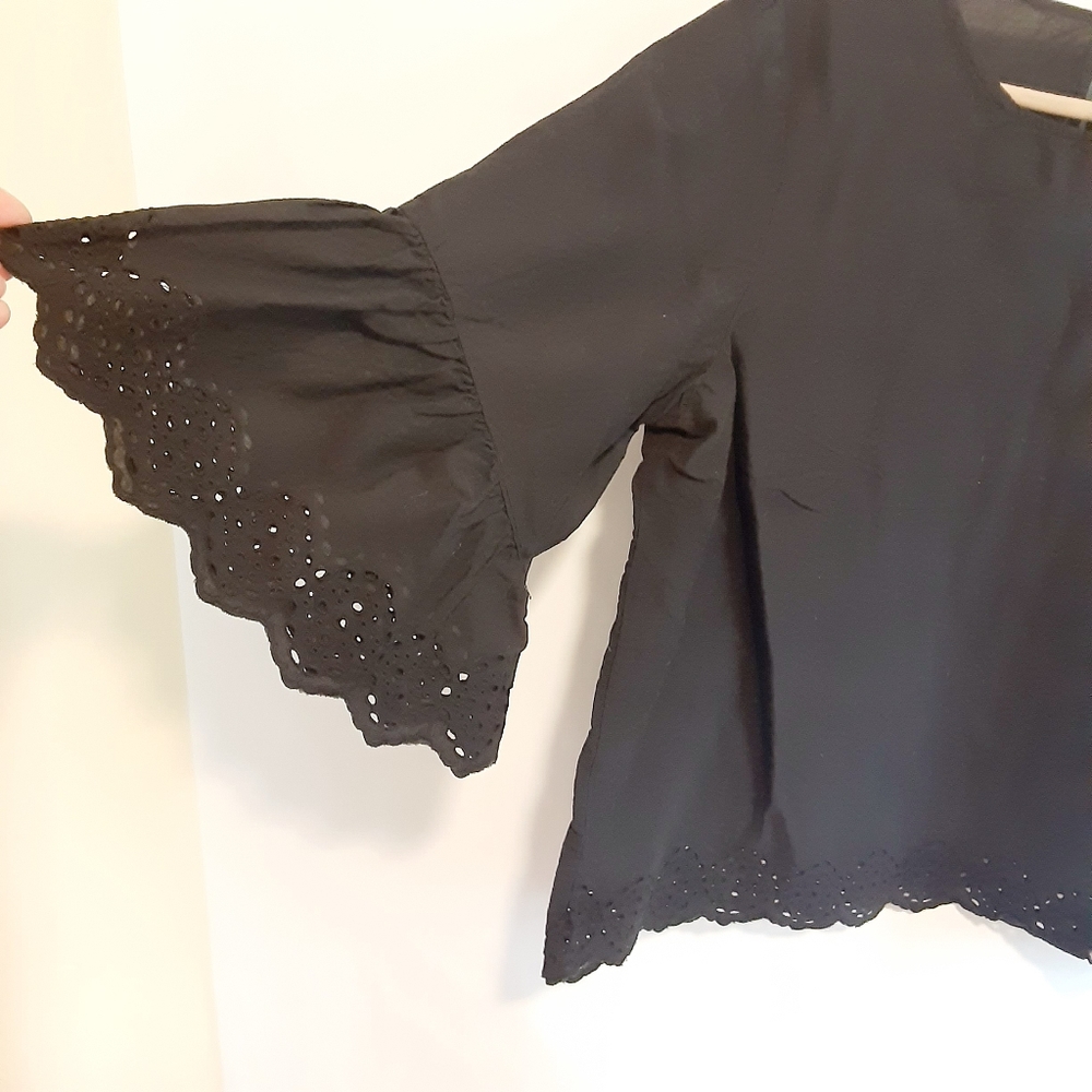 H&M top. - Picture 2 of 3
